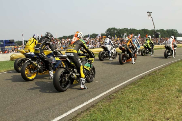 start-finish and the grandstand in the background-900 20140210 1494125448